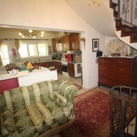Vila Private Akobara, 2km From Center *