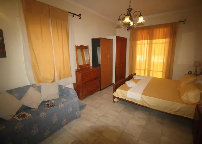 Private Akobara, 2km From Center
