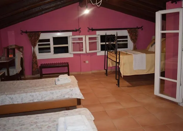 Private Akobara, 2km From Center
