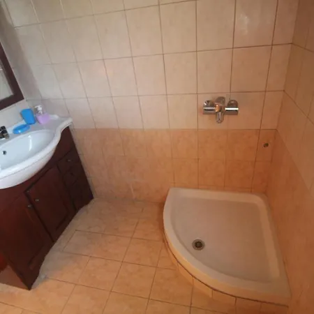 Private Akobara, 2km From Center Vila *