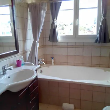 Private Akobara, 2km From Center *