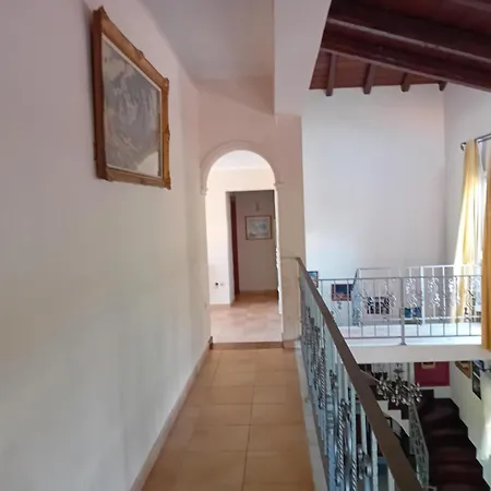 Villa Private Akobara, 2km From Center