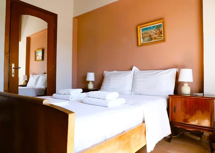 Private Akobara, 2km From Center וילה